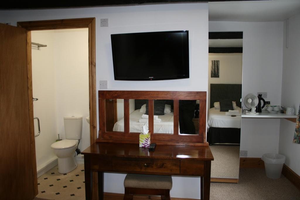 The Leaking Well Bed & Breakfast Dunhampton Exterior foto